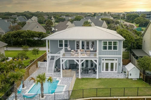 Multi Level Deck With Pool Splash Zone