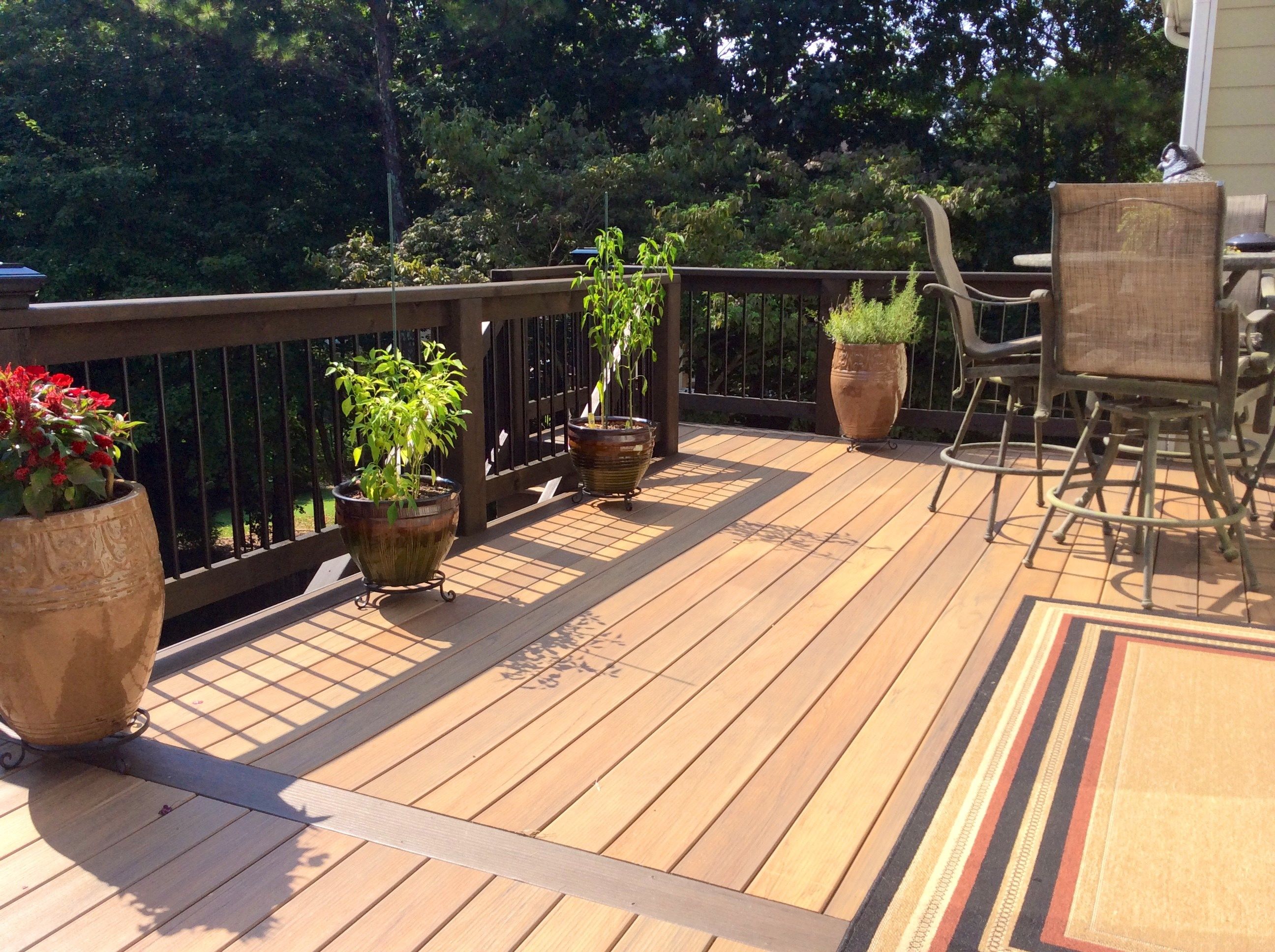 Two tone composite deck - Picture 3168 | Decks.com by Trex