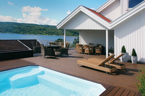 Norwegian Pool Dark Sky